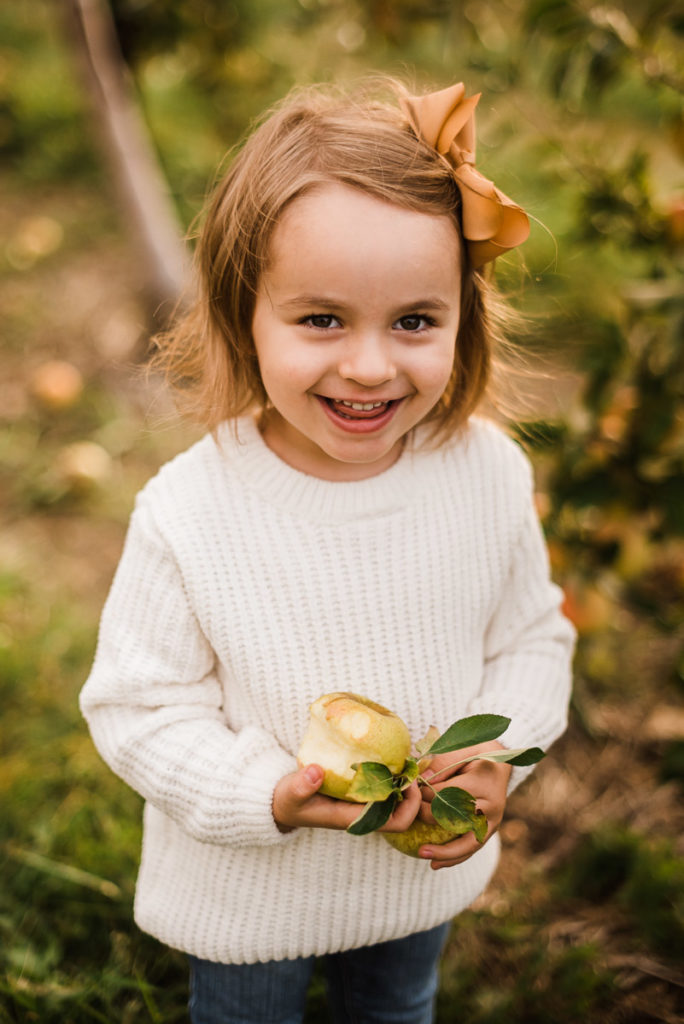 Apple picking at Lynd Fruit Farm » Jenna Rosalie Photography