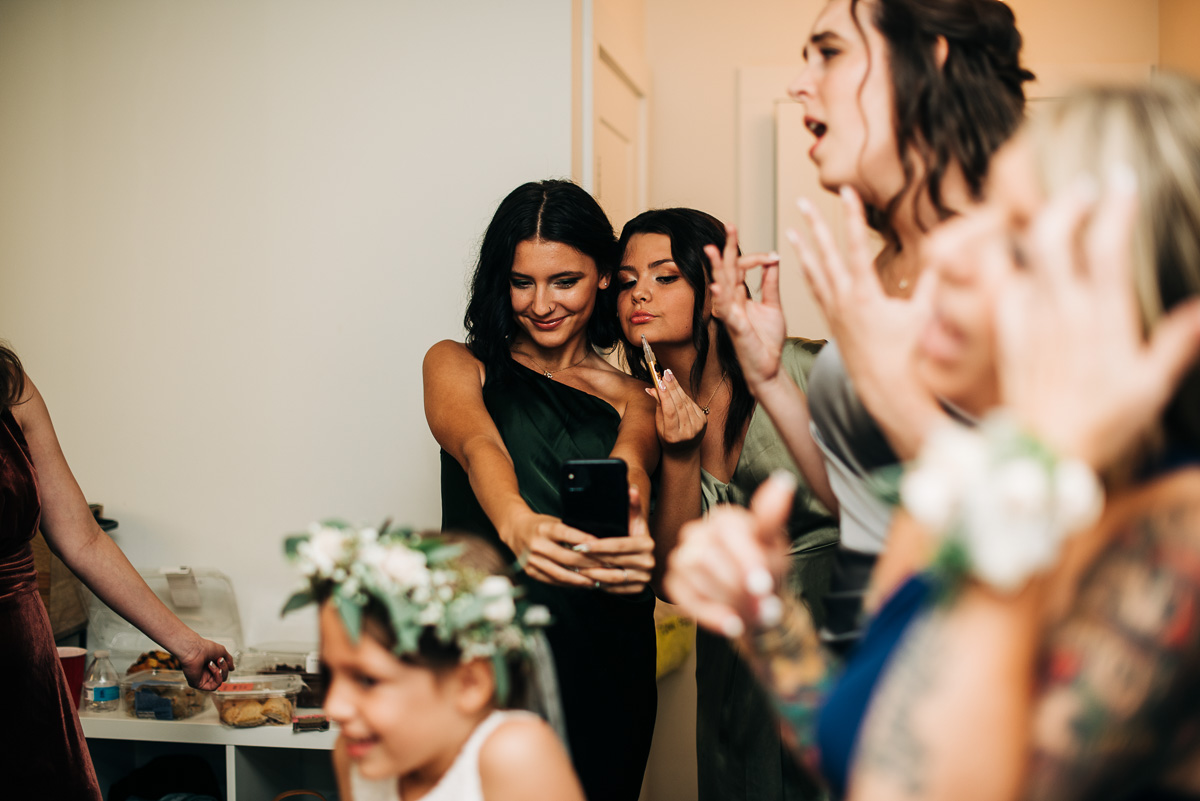 bridesmaids take selfies in the bridal suite at Oak Grove