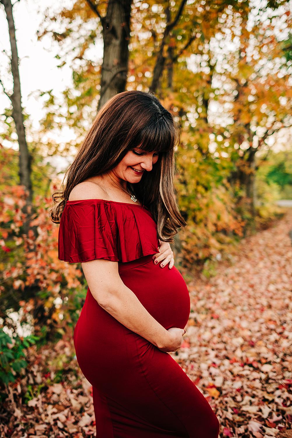 Columbus Maternity photographer documents expectant mom's growing belly